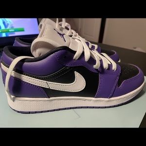 Jordan 1 Low “purple” Size 7Y shoes